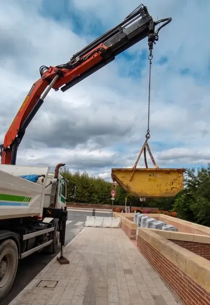 Levage d'une charge sur un chantier